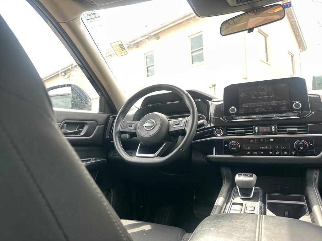 Used 2023 Nissan Pathfinder SV image 19