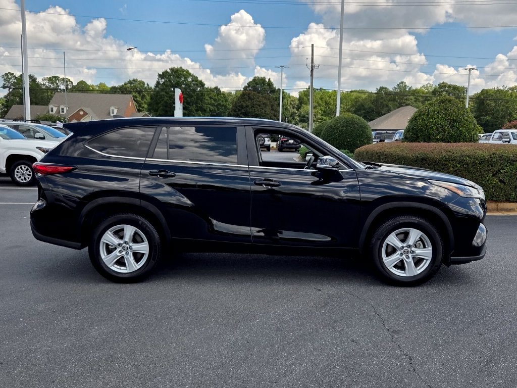 Used 2023 Toyota Highlander L FWD image 15