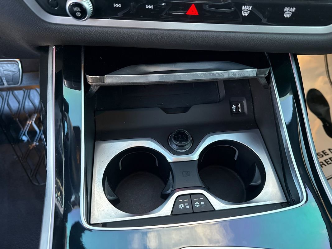 Used 2024 BMW X7 M60i w/ Executive Package image 28