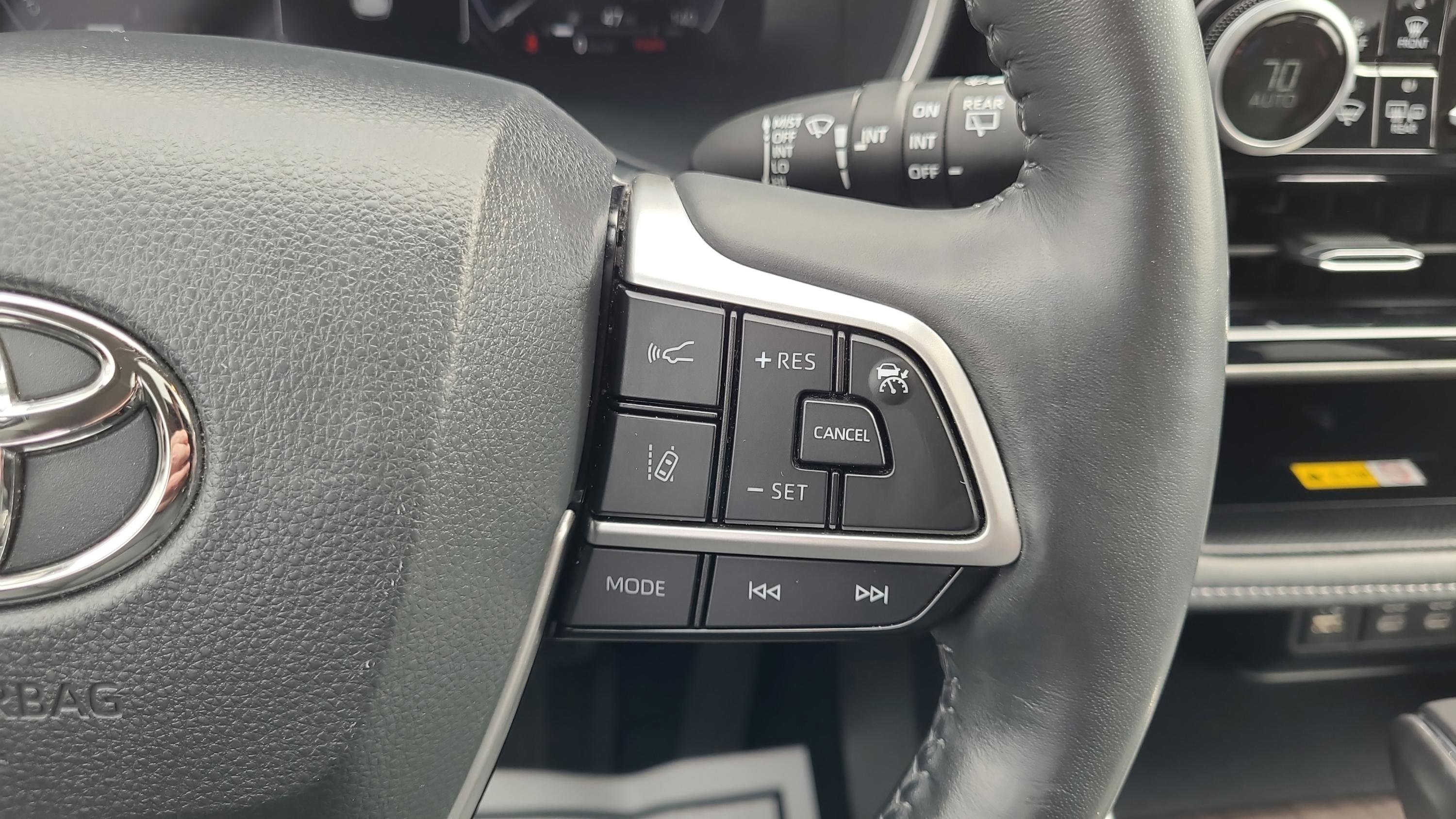 Used 2023 Toyota Highlander Limited image 13