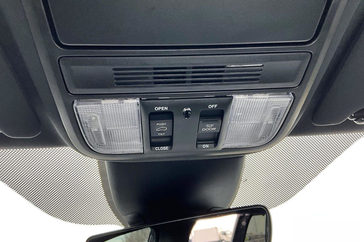 Used 2024 Honda Odyssey Sport image 40