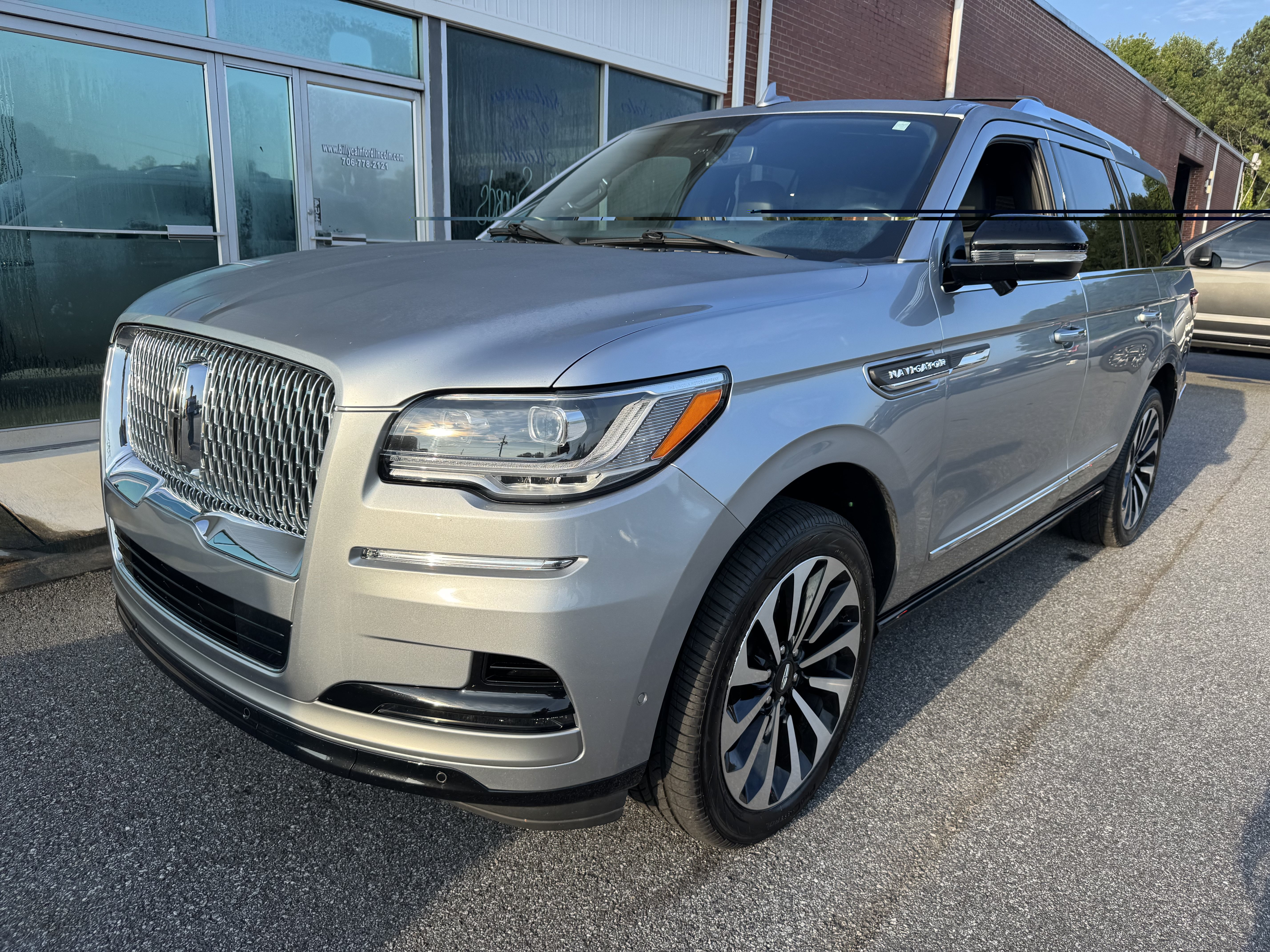 Used 2023 Lincoln Navigator Reserve AWD/4WD image 5