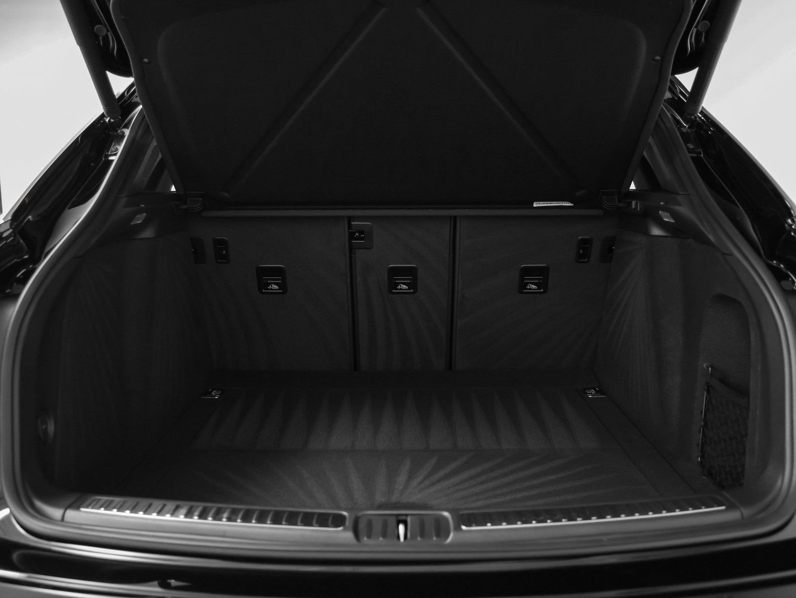 Certified 2025 Porsche Macan image 16