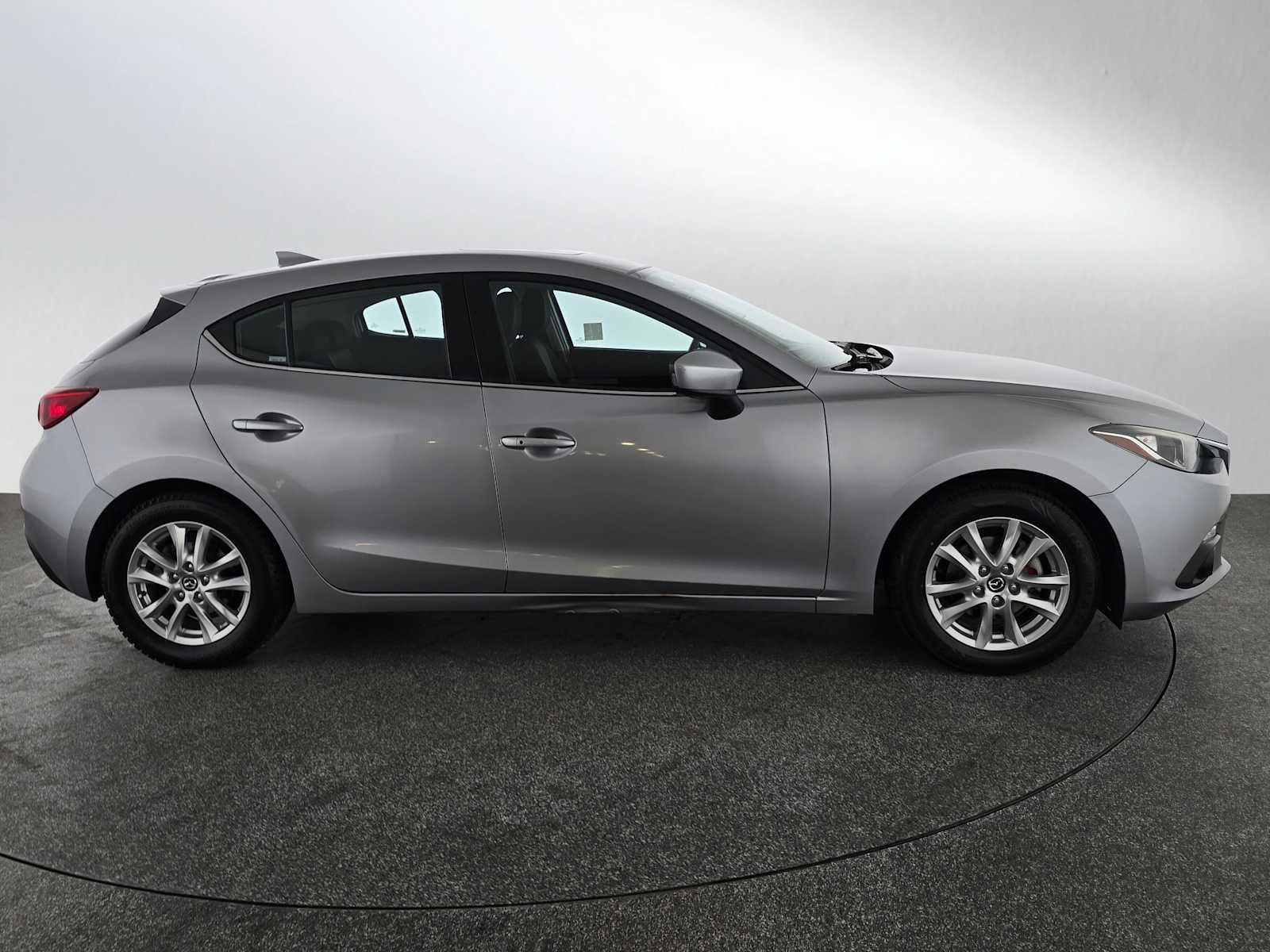 Used 2016 MAZDA MAZDA3 i Touring w/ Popular Equipment Package image 2
