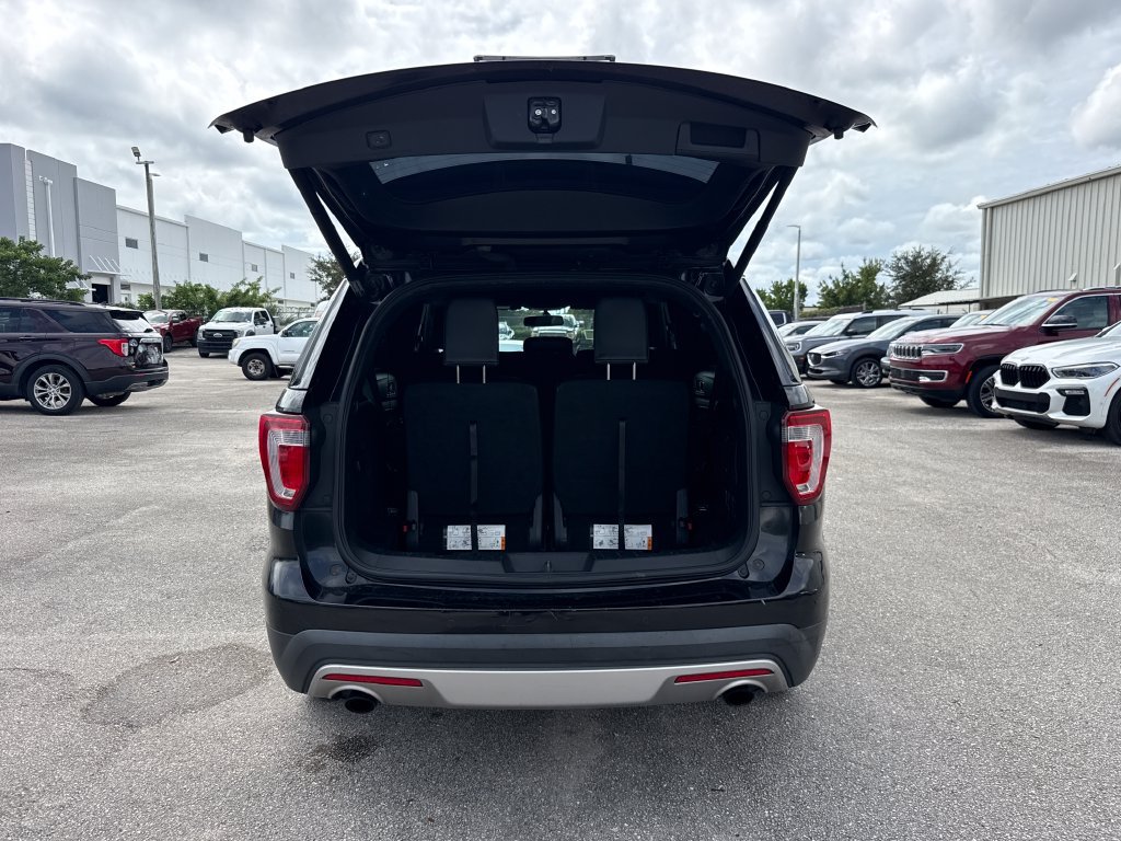 Used 2017 Ford Explorer XLT w/ Equipment Group 202A FWD image 28