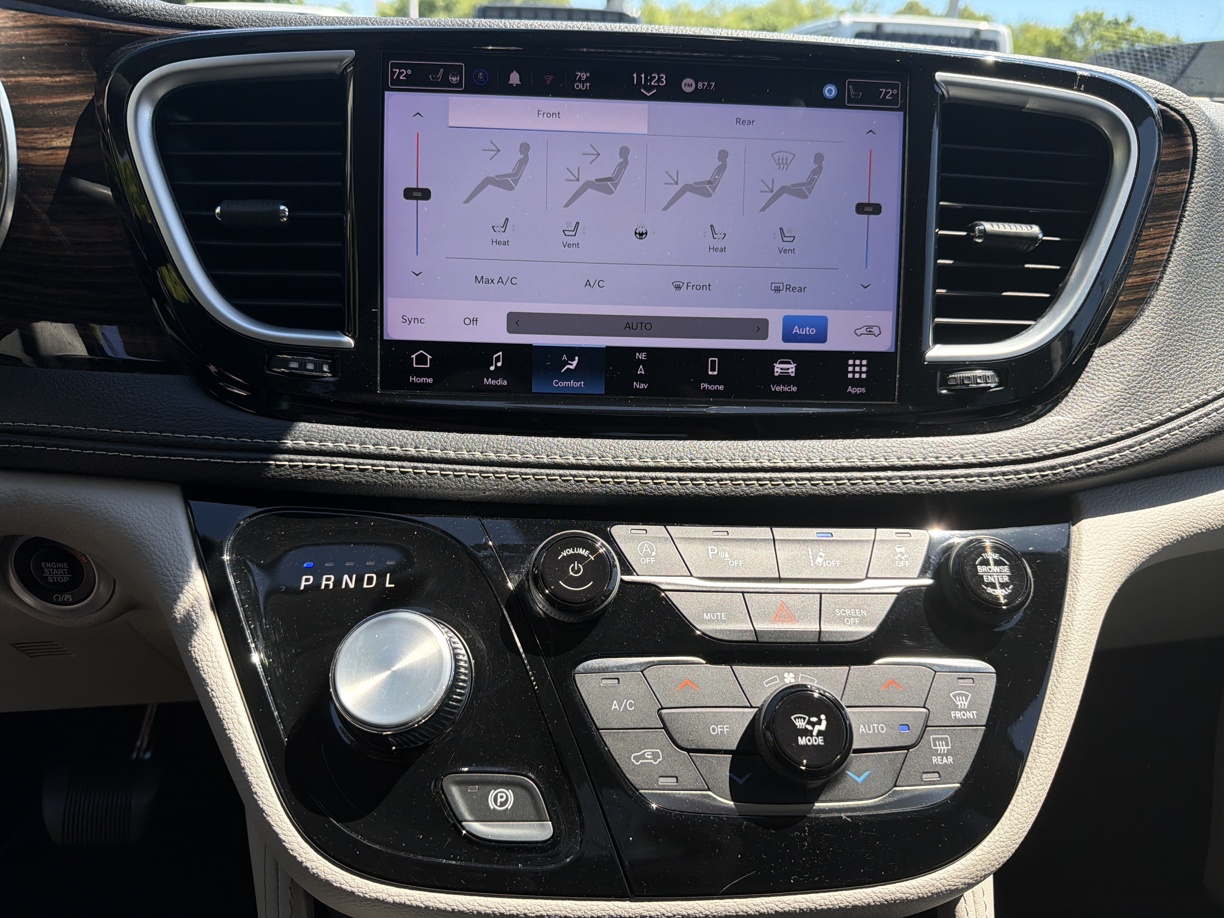Used 2023 Chrysler Pacifica Limited FWD image 23
