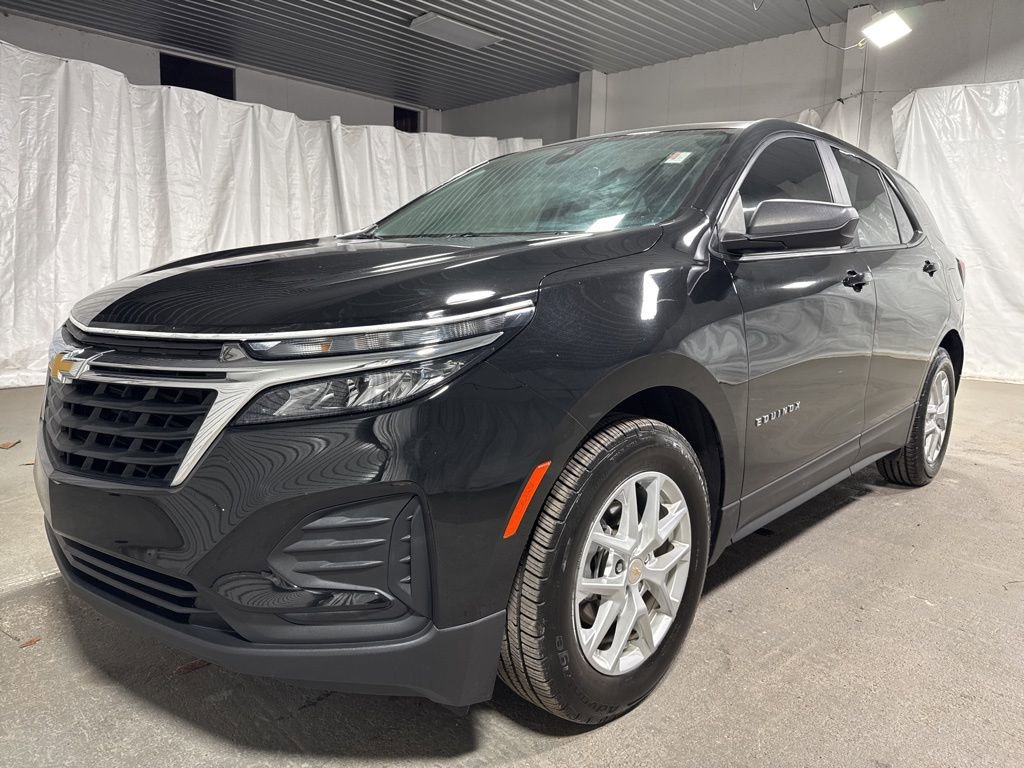 Used 2023 Chevrolet Equinox LS FWD image 3