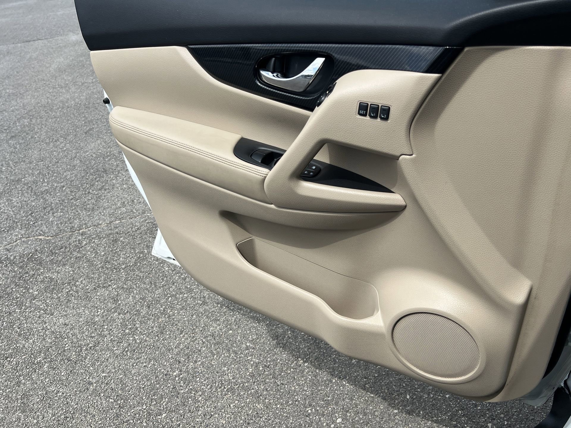 Used 2019 Nissan Rogue SL w/ Premium Package image 14