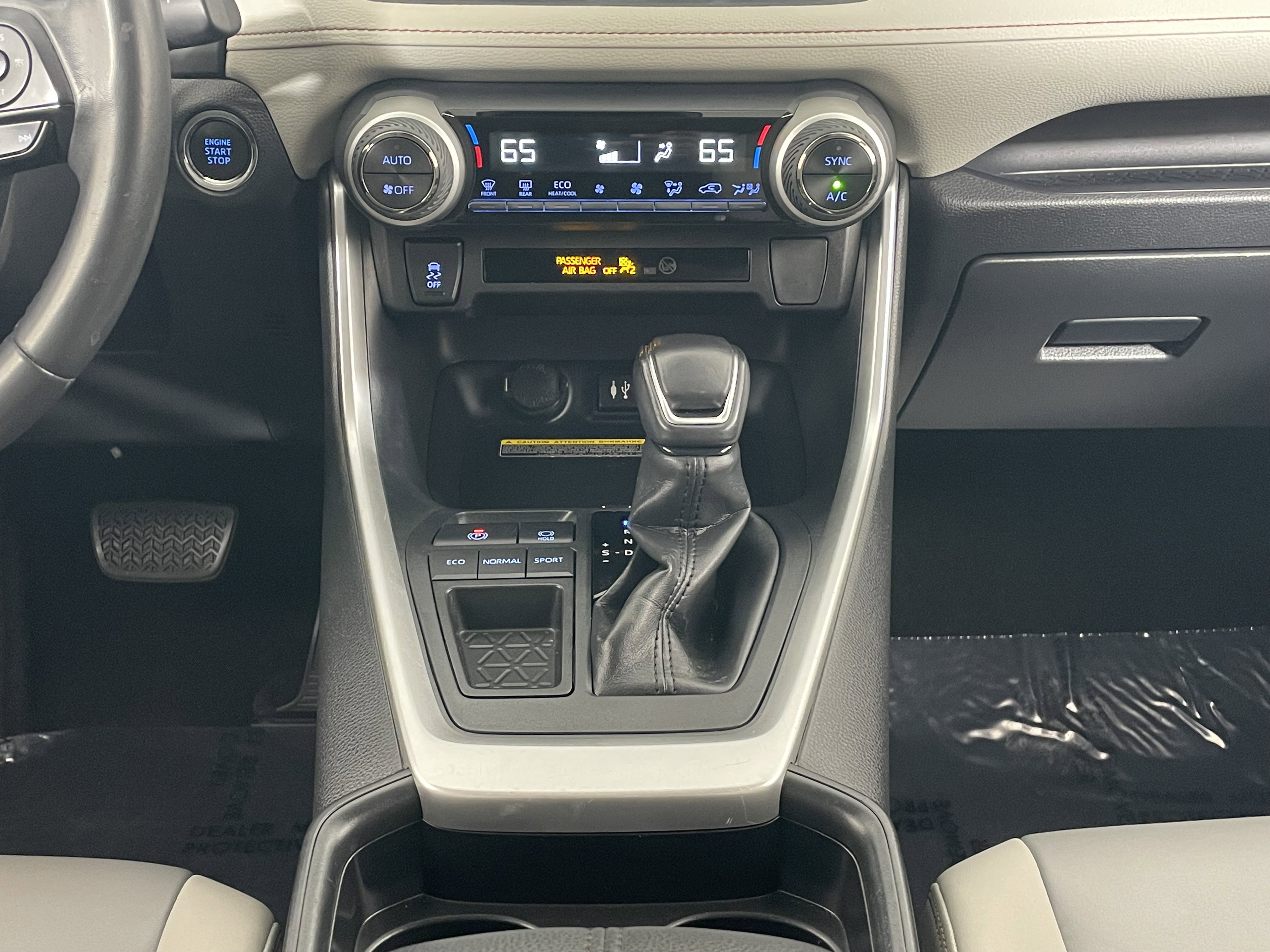 Used 2019 Toyota RAV4 XLE Premium image 18