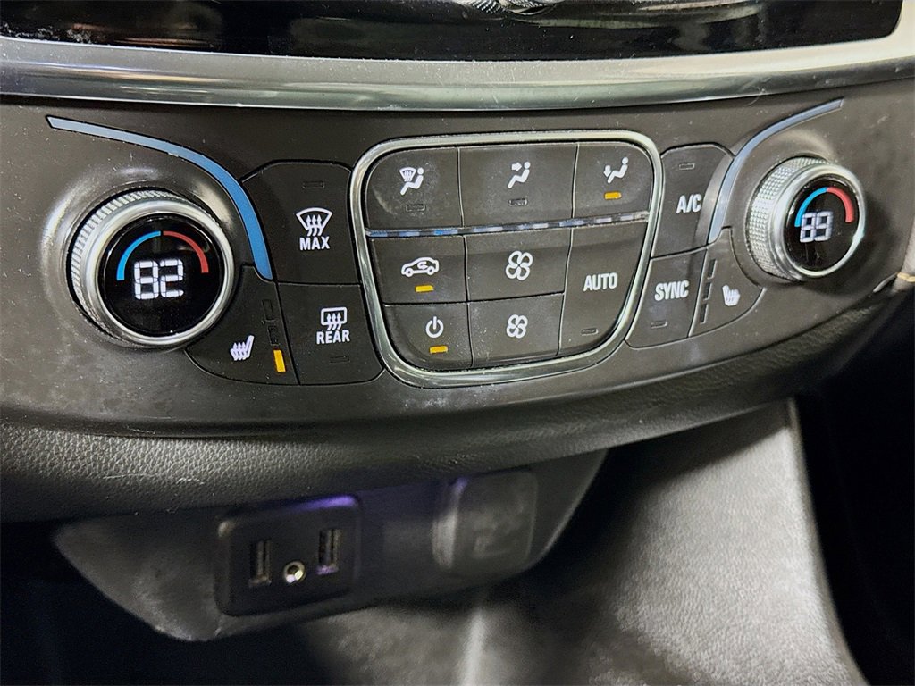 Used 2020 Chevrolet Traverse LT image 13