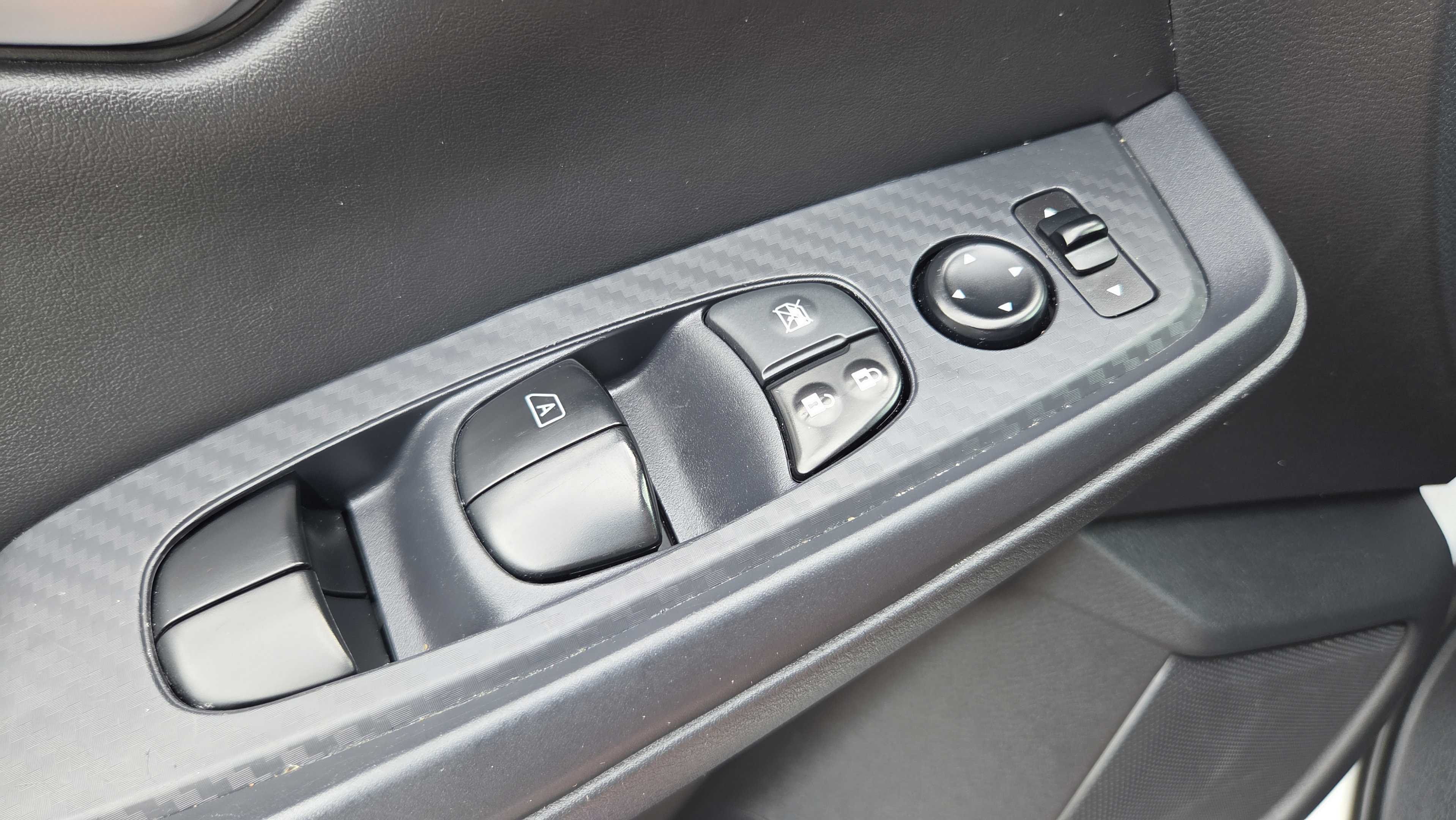 Used 2024 Nissan Sentra SV FWD image 32