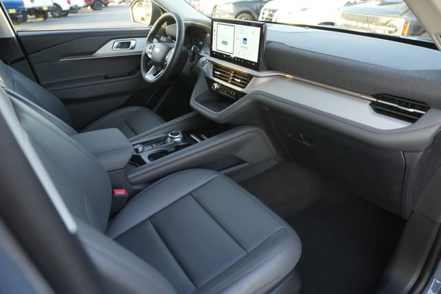 Used 2025 Ford Explorer Active w/ Active Comfort Package image 19