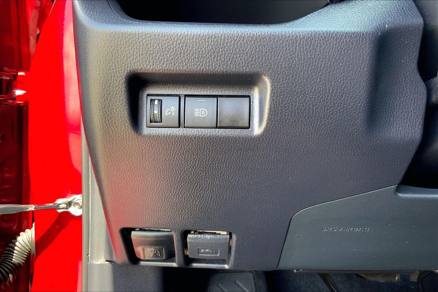 Used 2021 Toyota RAV4 LE FWD image 33