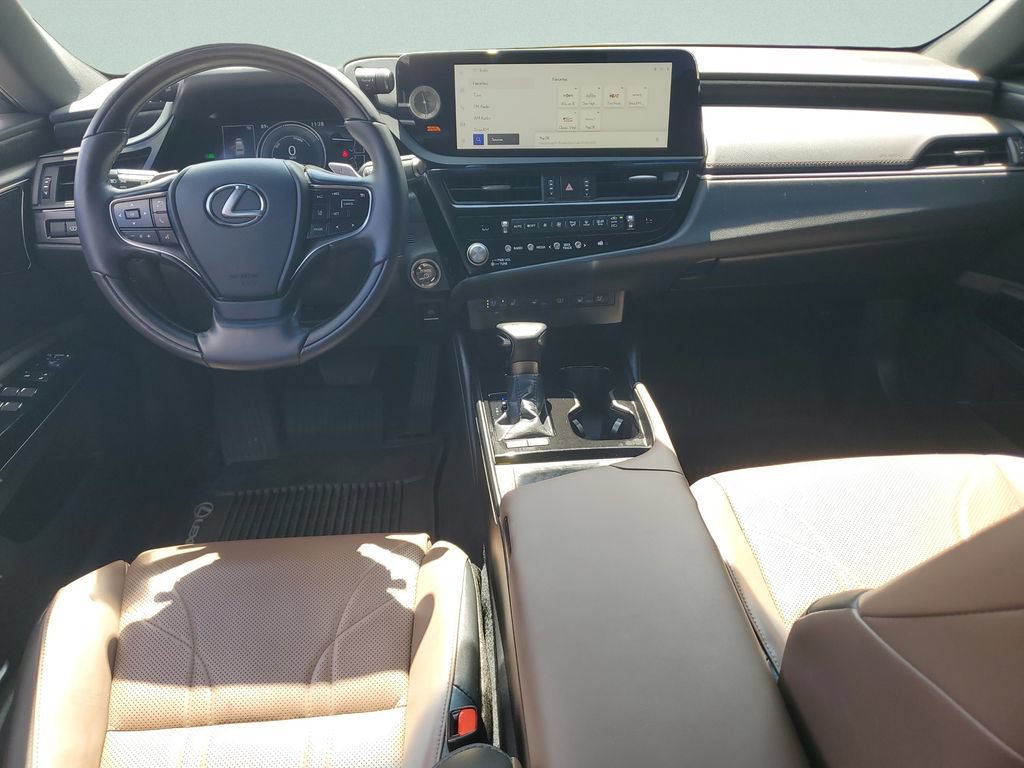 Used 2024 Lexus ES 300h Ultra Luxury w/ Accessory Package (Z2) FWD image 10
