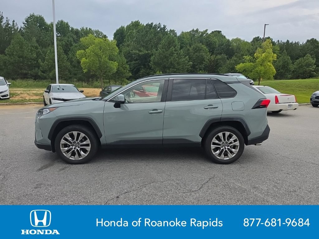 Used 2019 Toyota RAV4 XLE Premium FWD image 2