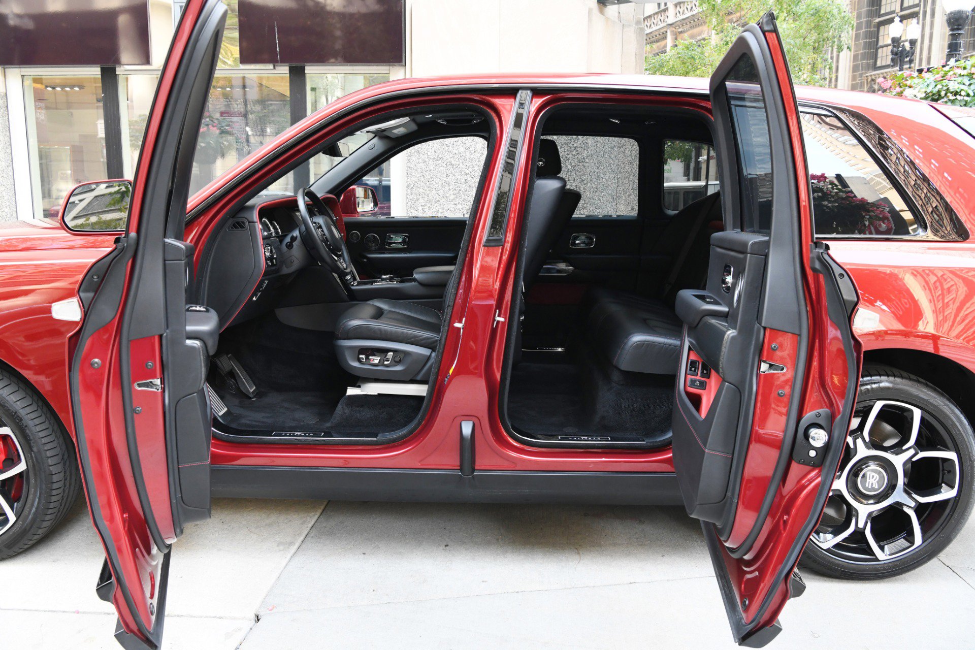 Used 2021 Rolls-Royce Cullinan Black Badge image 8