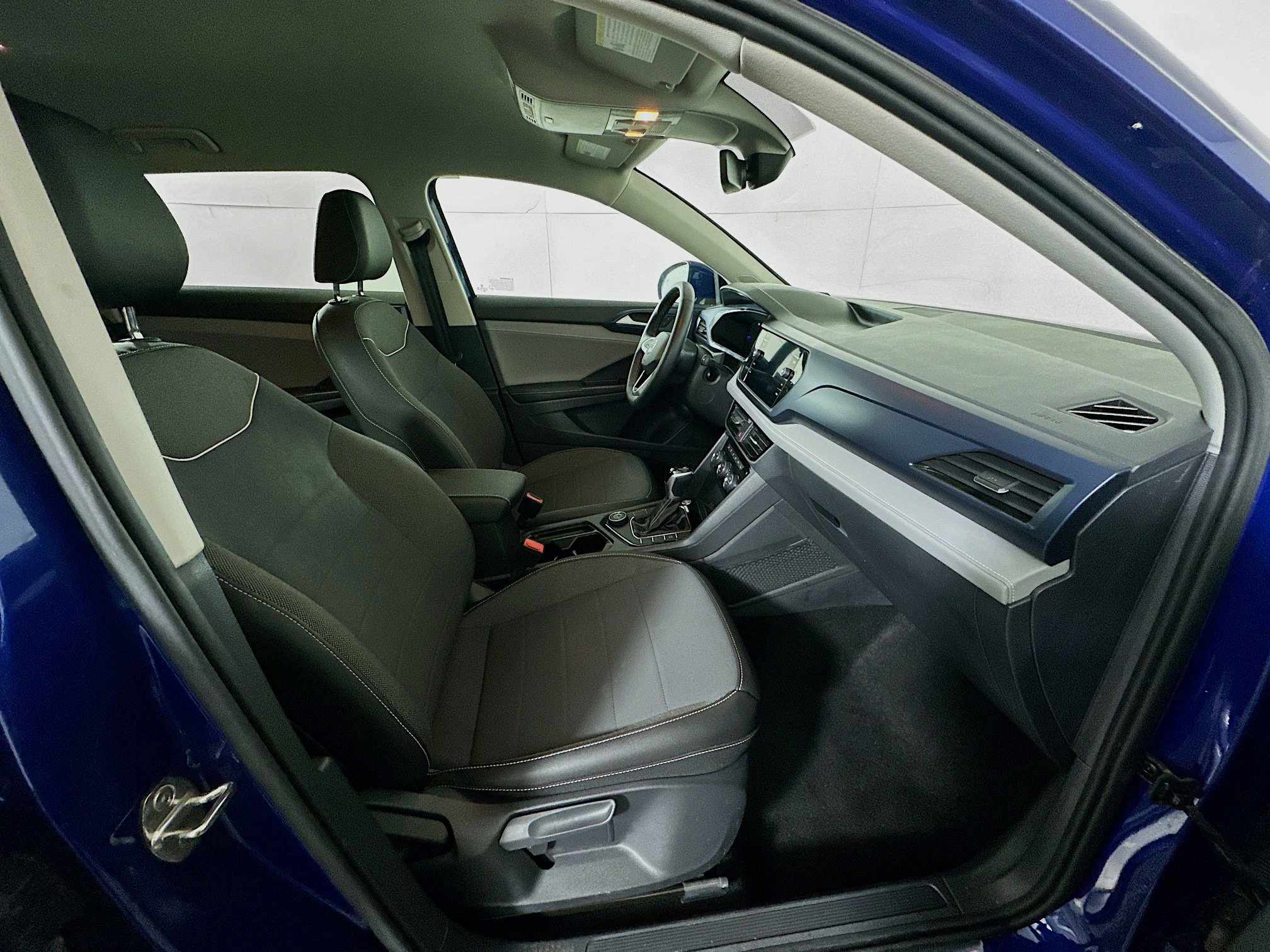 Used 2024 Volkswagen Taos SE image 32