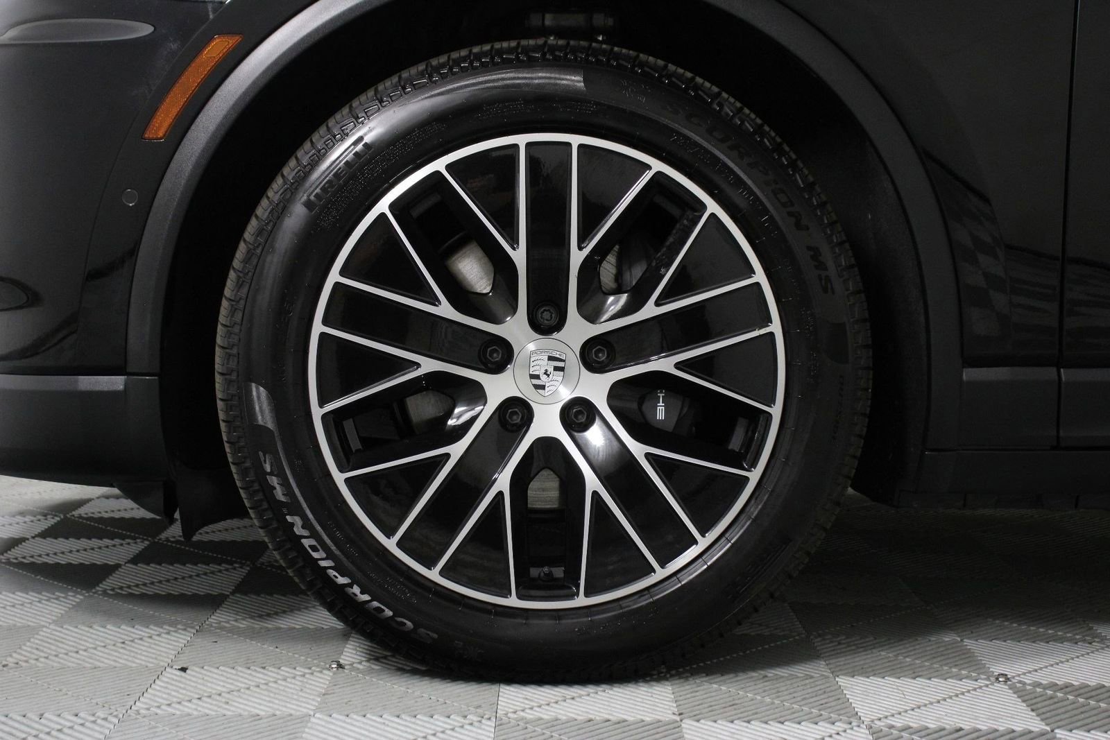 Certified 2025 Porsche Macan 4 Electric AWD/4WD image 28