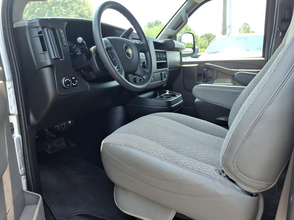 Used 2018 Chevrolet Express 3500 LT w/ LT Preferred Equipment Group RWD image 10
