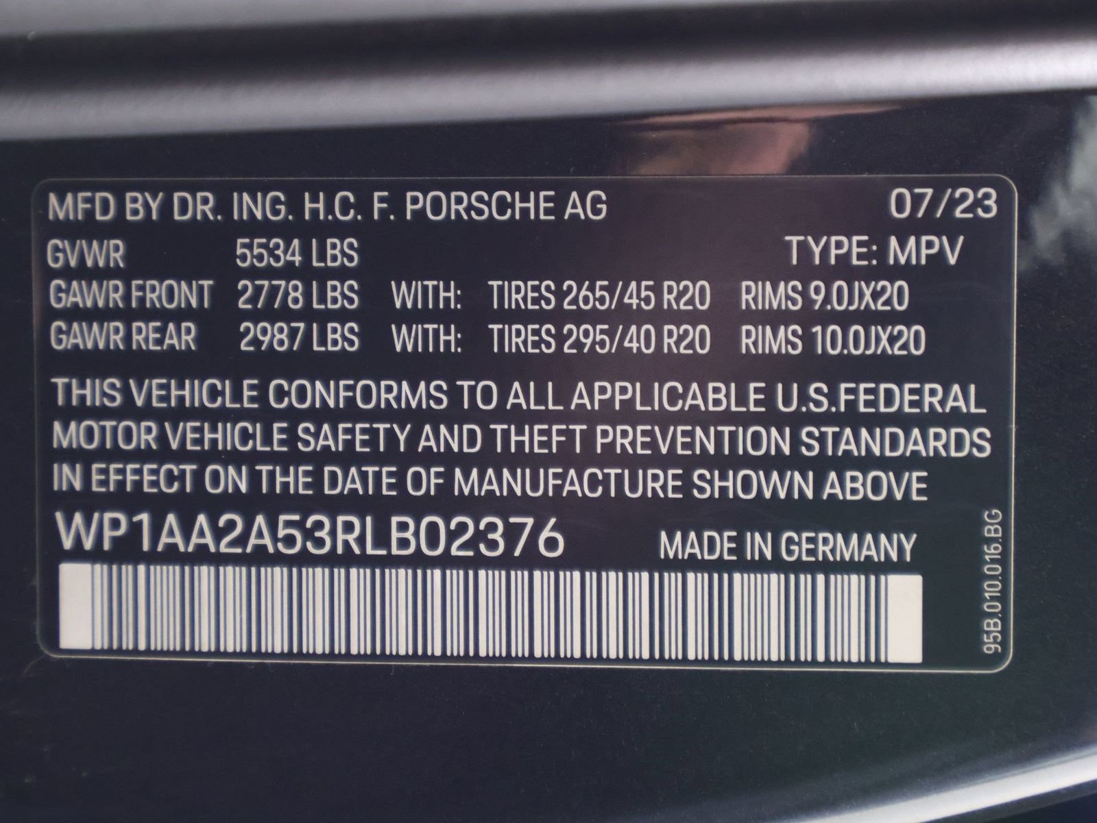 Certified 2024 Porsche Macan AWD/4WD image 19