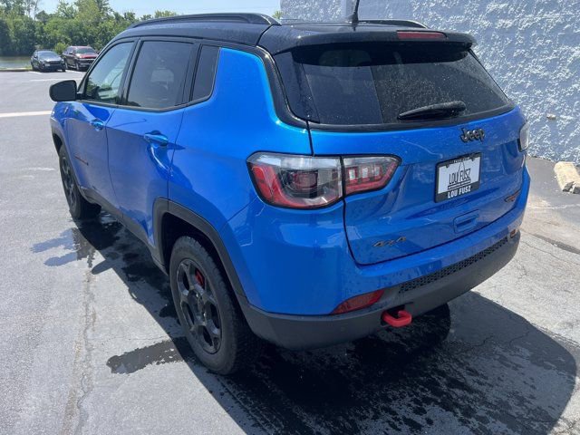 Used 2024 Jeep Compass Trailhawk w/ Trailhawk Convenience Group AWD/4WD image 3