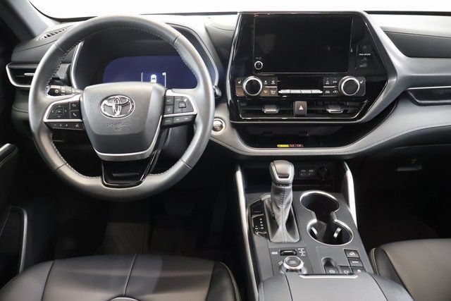 Certified 2025 Toyota Highlander XSE AWD/4WD image 15