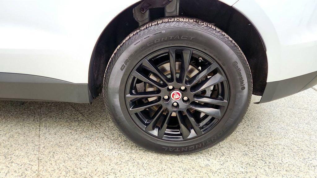 Used 2018 Jaguar F-PACE Prestige image 9