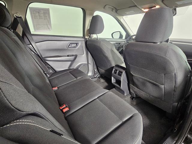 Used 2024 Nissan Rogue S image 17