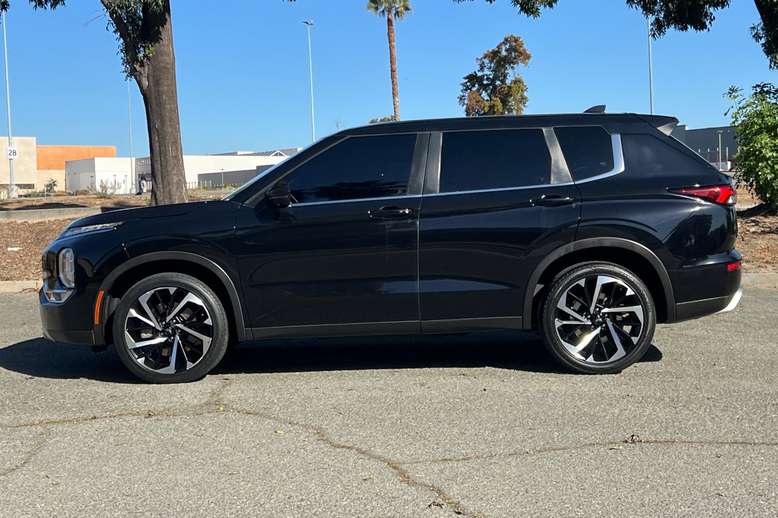 Used 2022 Mitsubishi Outlander SE AWD/4WD image 6