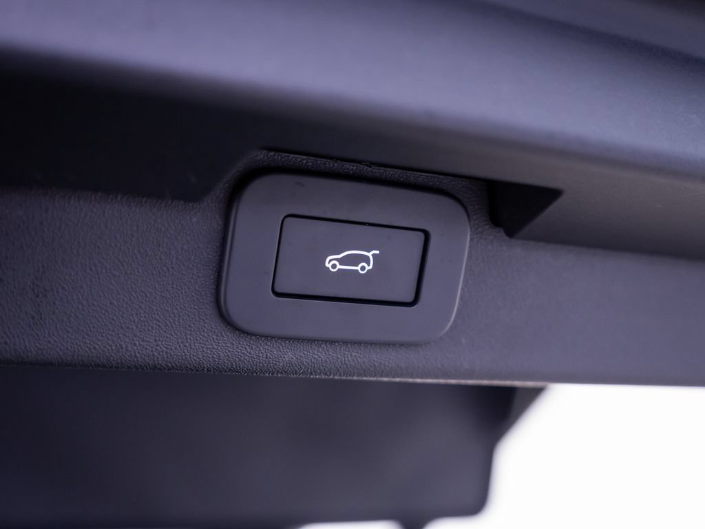 Used 2024 Land Rover Discovery S AWD/4WD image 36