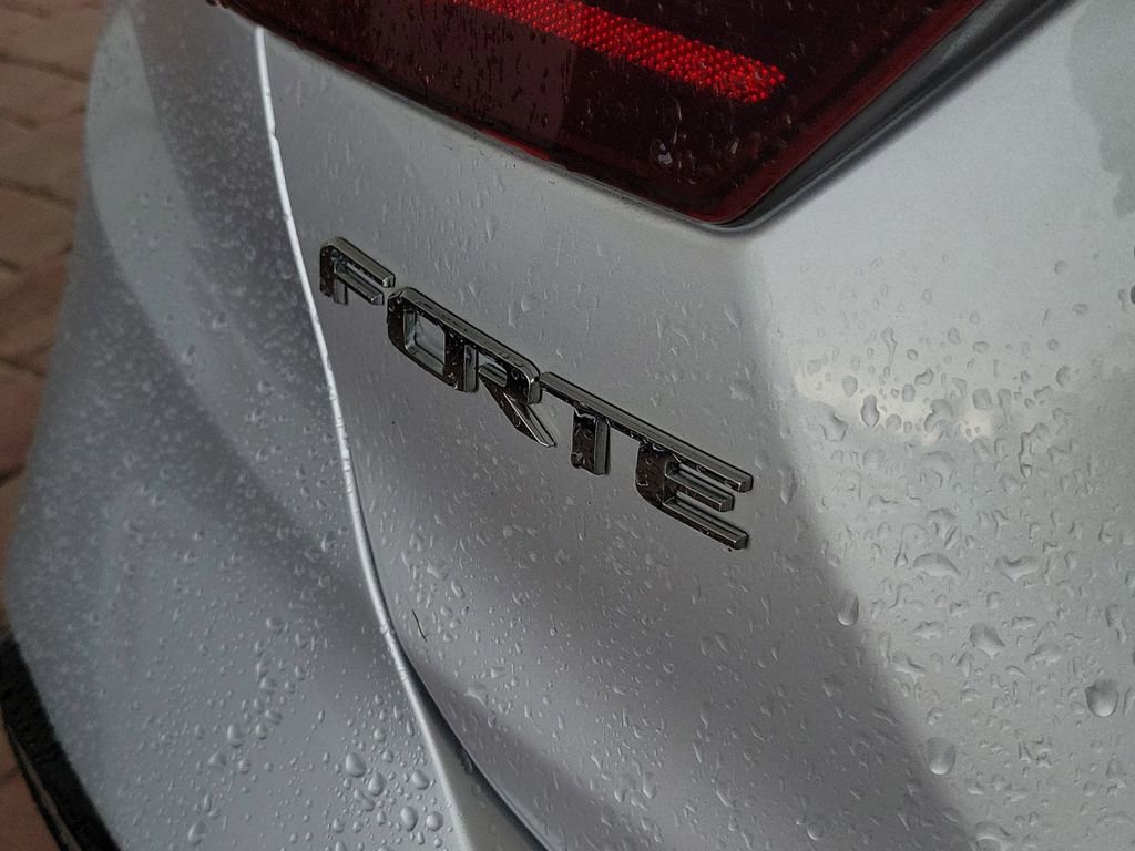 Used 2021 Kia Forte LXS FWD image 7