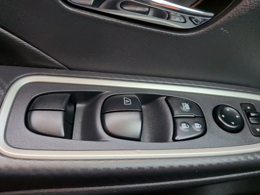 Used 2023 Nissan Versa SR w/ Trunk Package image 26