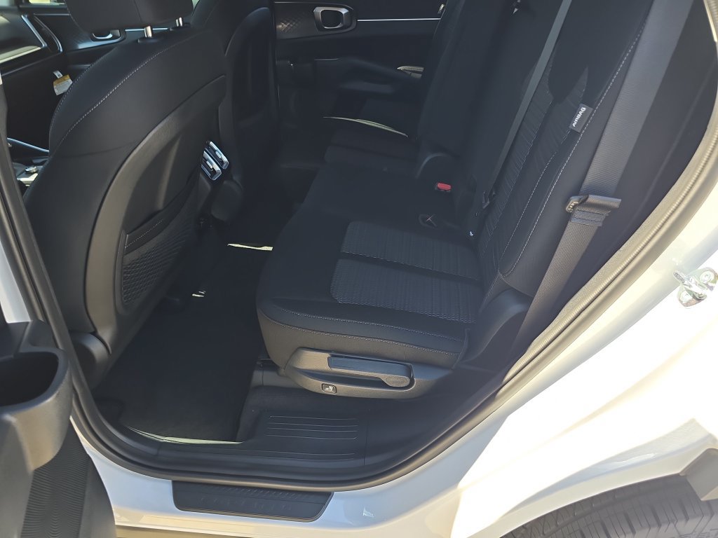 New 2026 Kia Sorento LX FWD image 17
