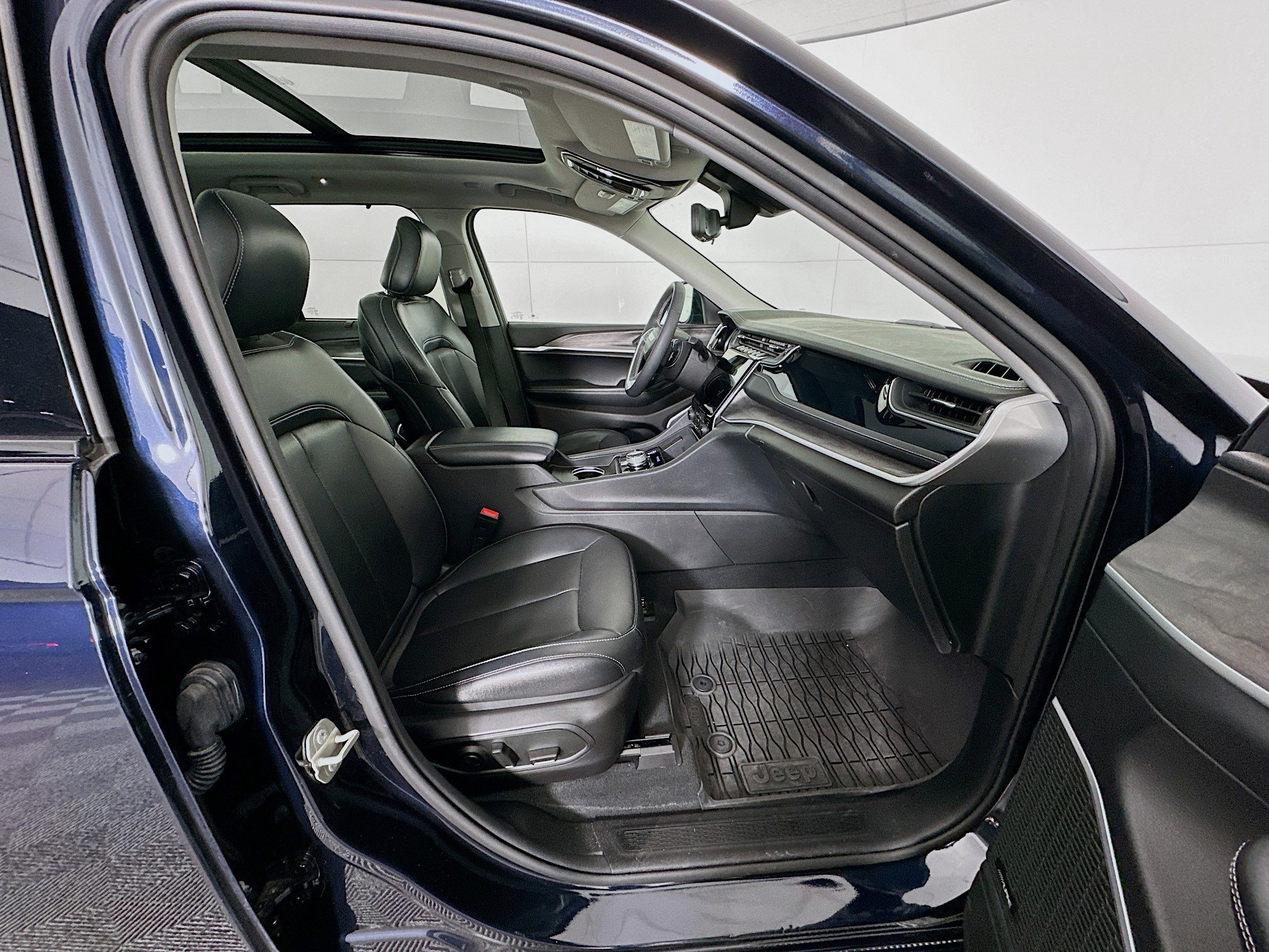 Used 2023 Jeep Grand Cherokee 30th Anniversary image 34