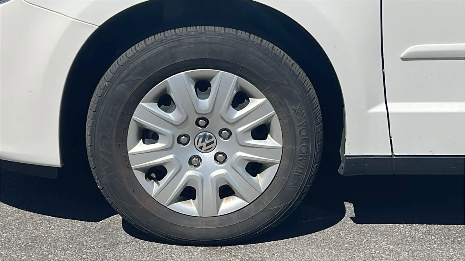 Used 2011 Volkswagen Routan S image 9