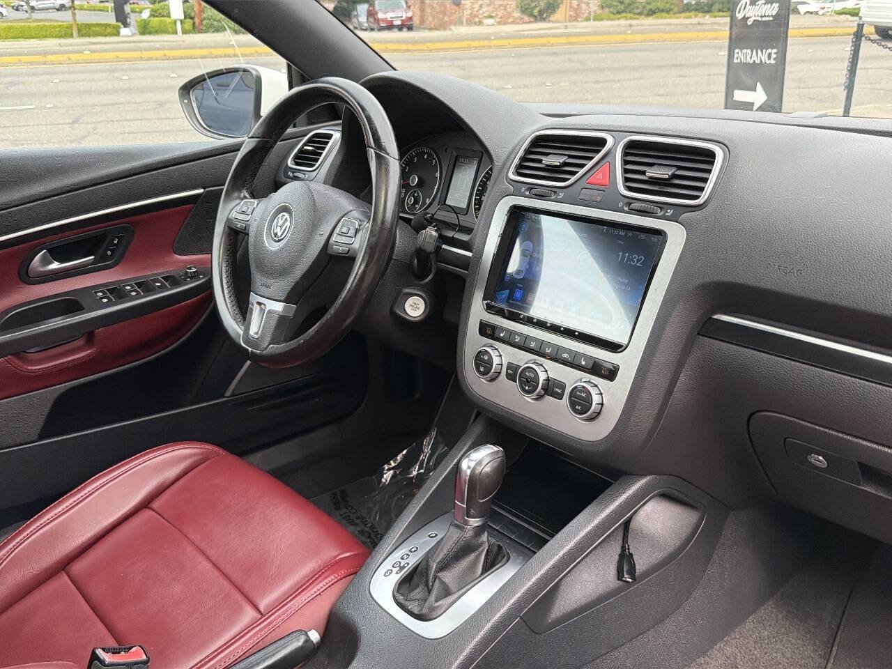 Used 2013 Volkswagen Eos Lux FWD image 16