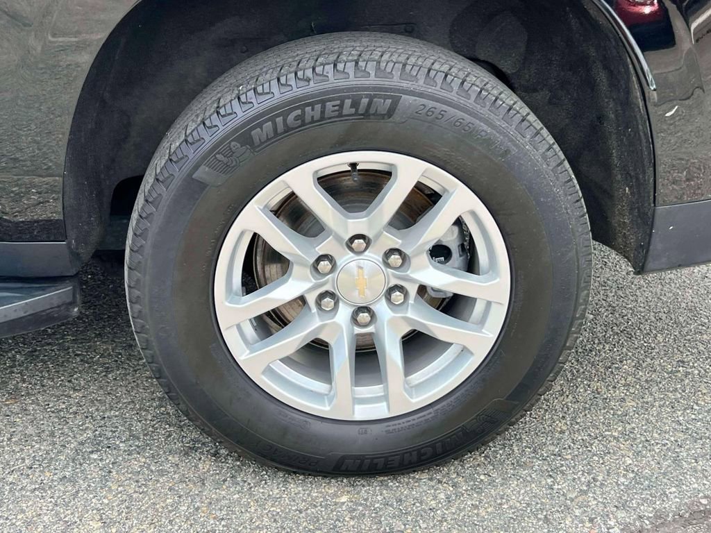 Used 2023 Chevrolet Suburban LT AWD/4WD image 9