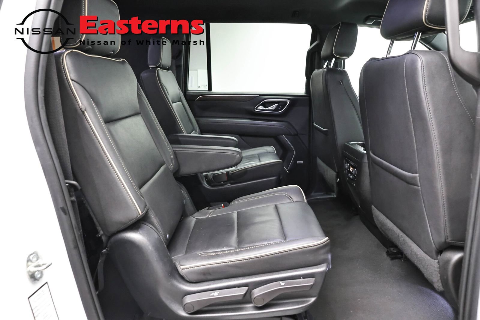 Used 2023 Chevrolet Suburban Premier RWD image 23