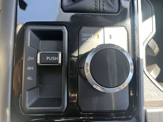 Used 2025 Toyota Sequoia Platinum AWD/4WD image 33