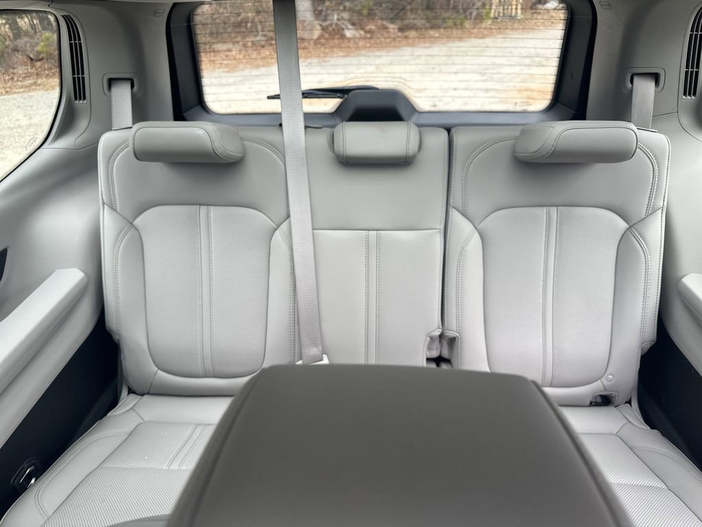 Used 2024 Jeep Wagoneer Series III w/ Premium Group I AWD/4WD image 26