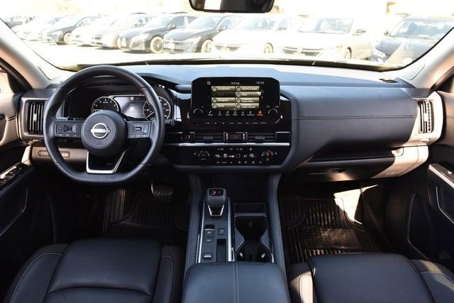 Certified 2025 Nissan Pathfinder SL w/ SL Premium Package image 8