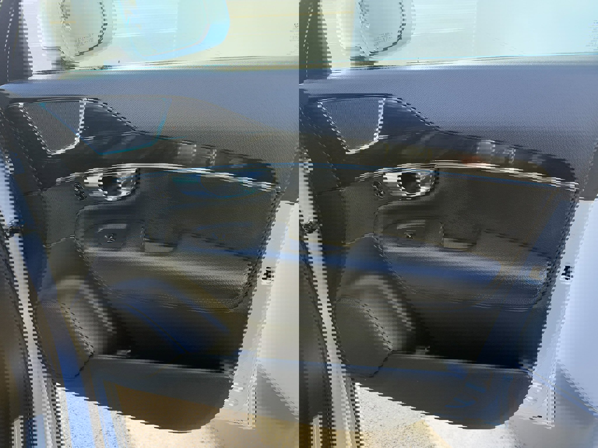 Used 2018 Volvo XC90 T6 Momentum w/ Convenience Package image 16