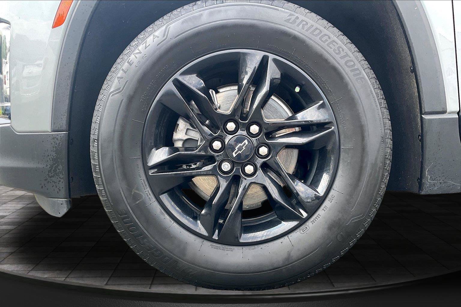Used 2023 Chevrolet Traverse LT FWD image 9