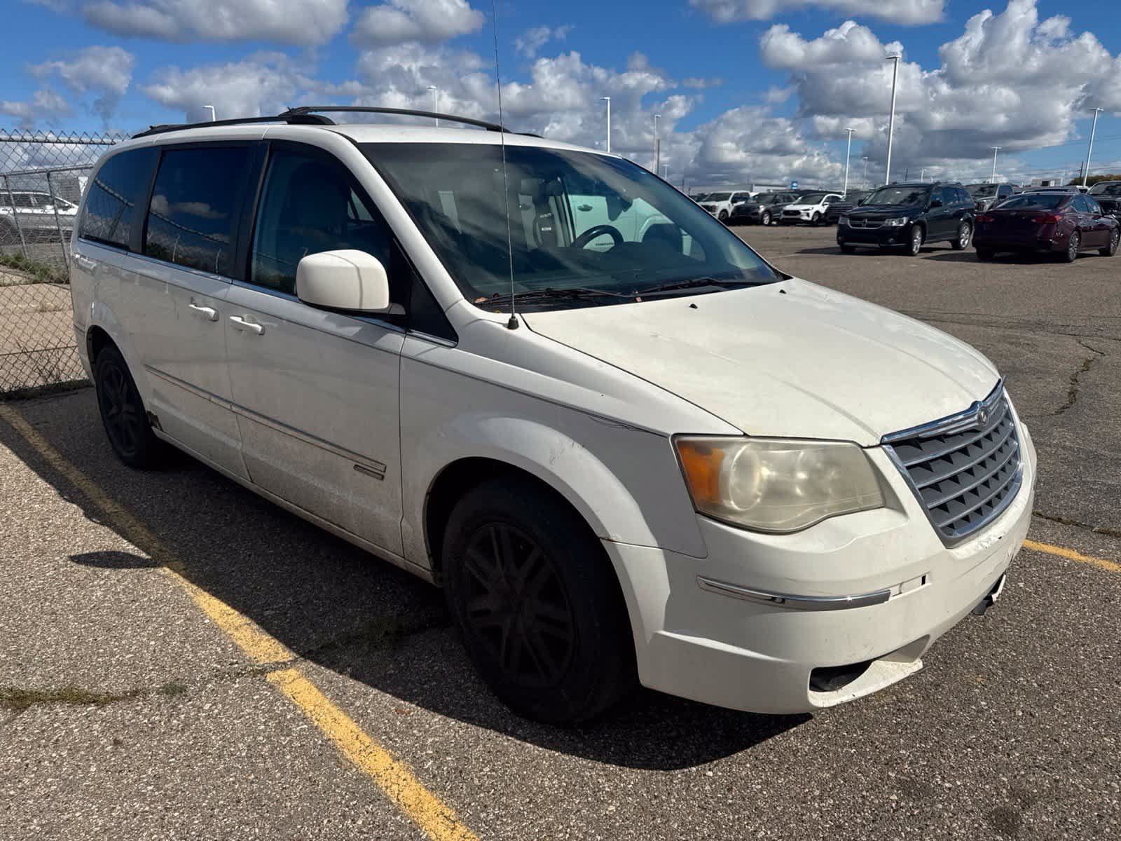 Used 2010 Chrysler Town & Country Touring FWD image 10