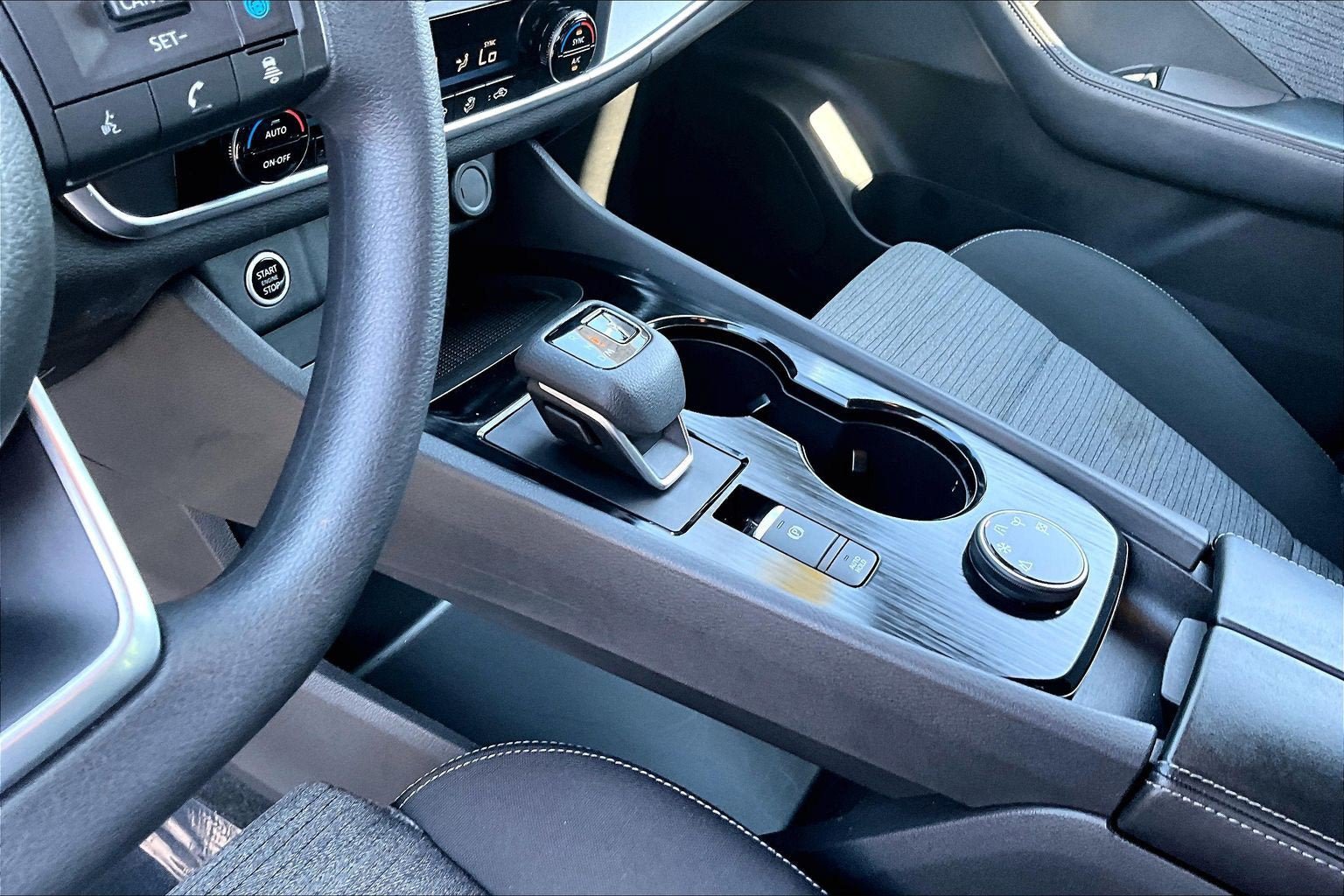 Used 2023 Nissan Rogue SV AWD/4WD image 16