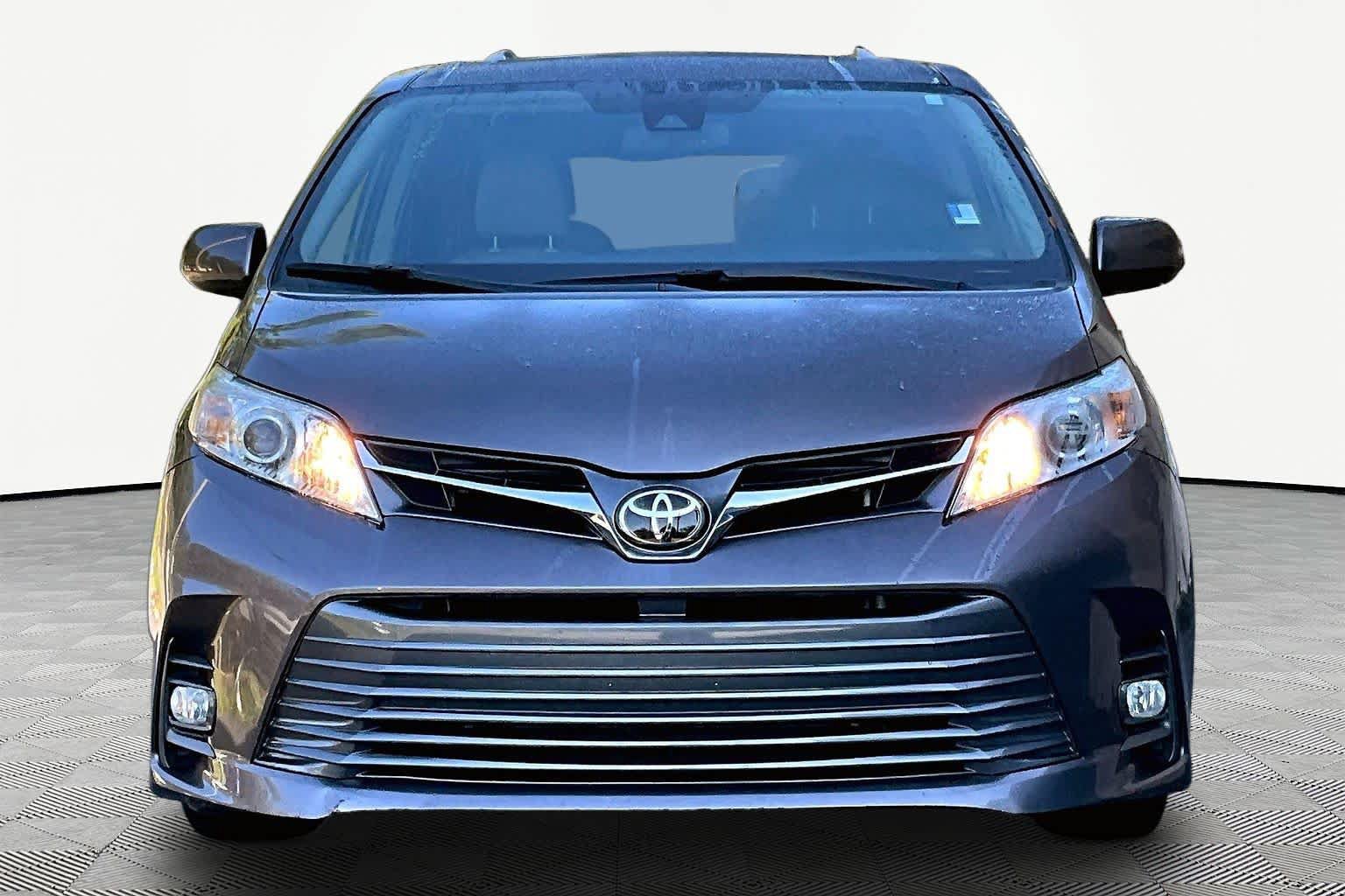 Used 2020 Toyota Sienna XLE FWD image 4