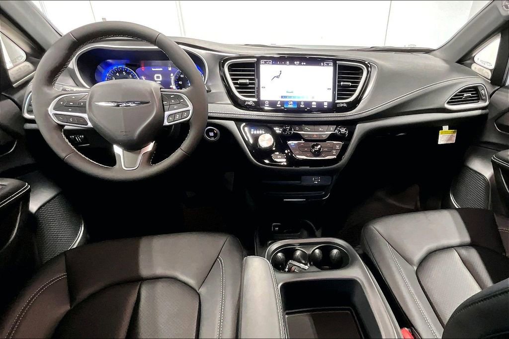 New 2026 Chrysler Pacifica Select image 6