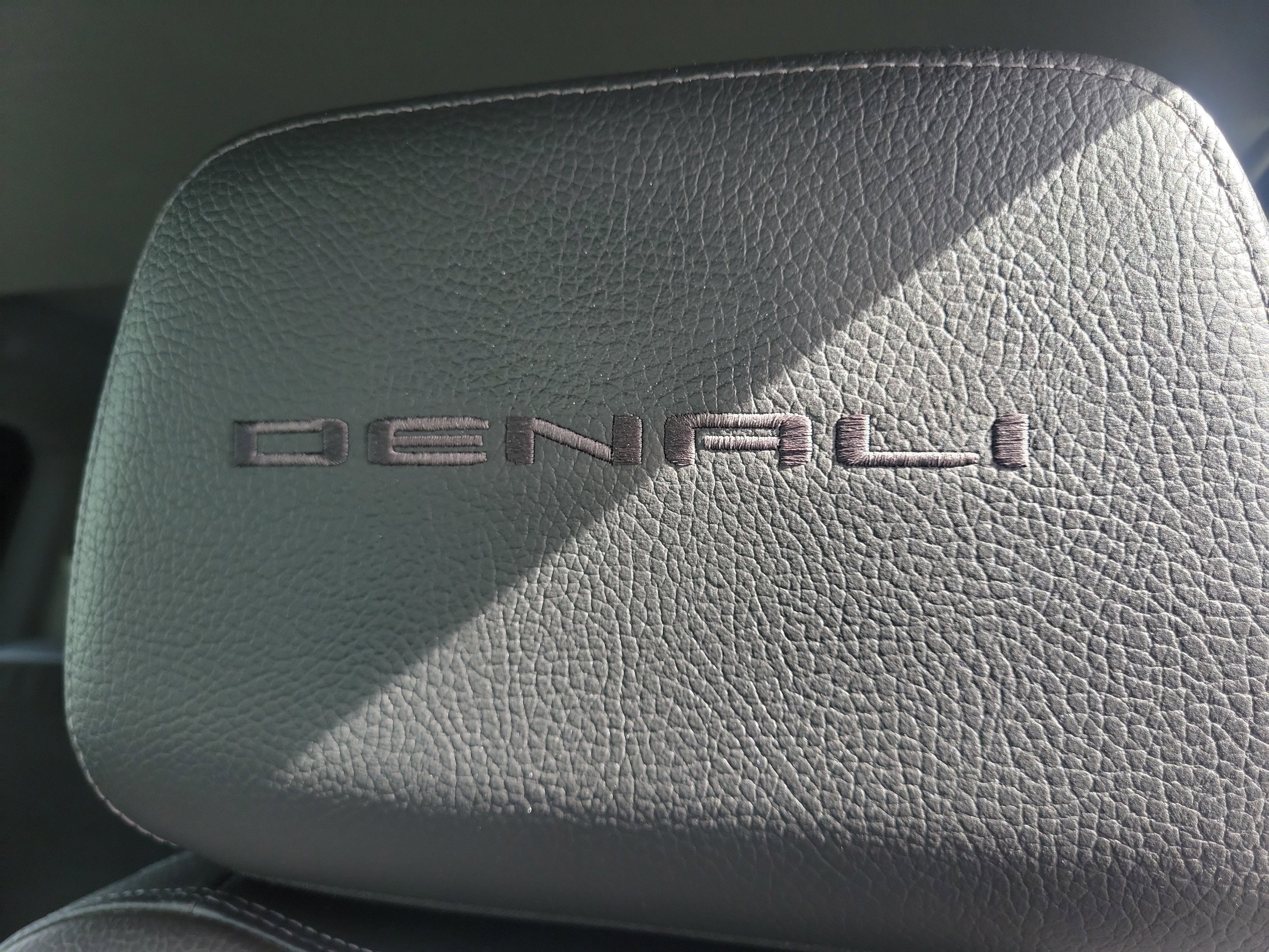 Used 2022 GMC Sierra 2500 Denali image 12