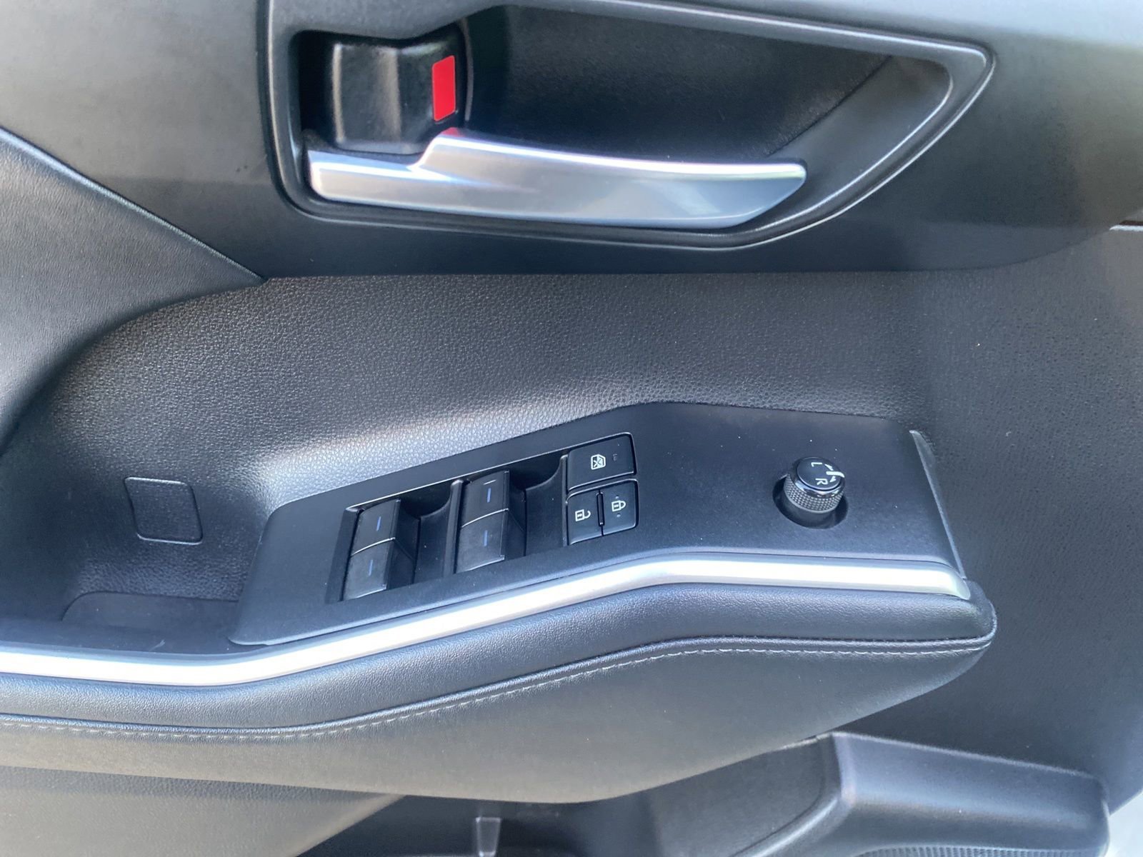 Used 2021 Toyota Highlander XLE FWD image 14