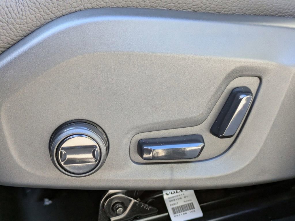 New 2025 Volvo XC60 B5 Plus w/ Climate Package image 18